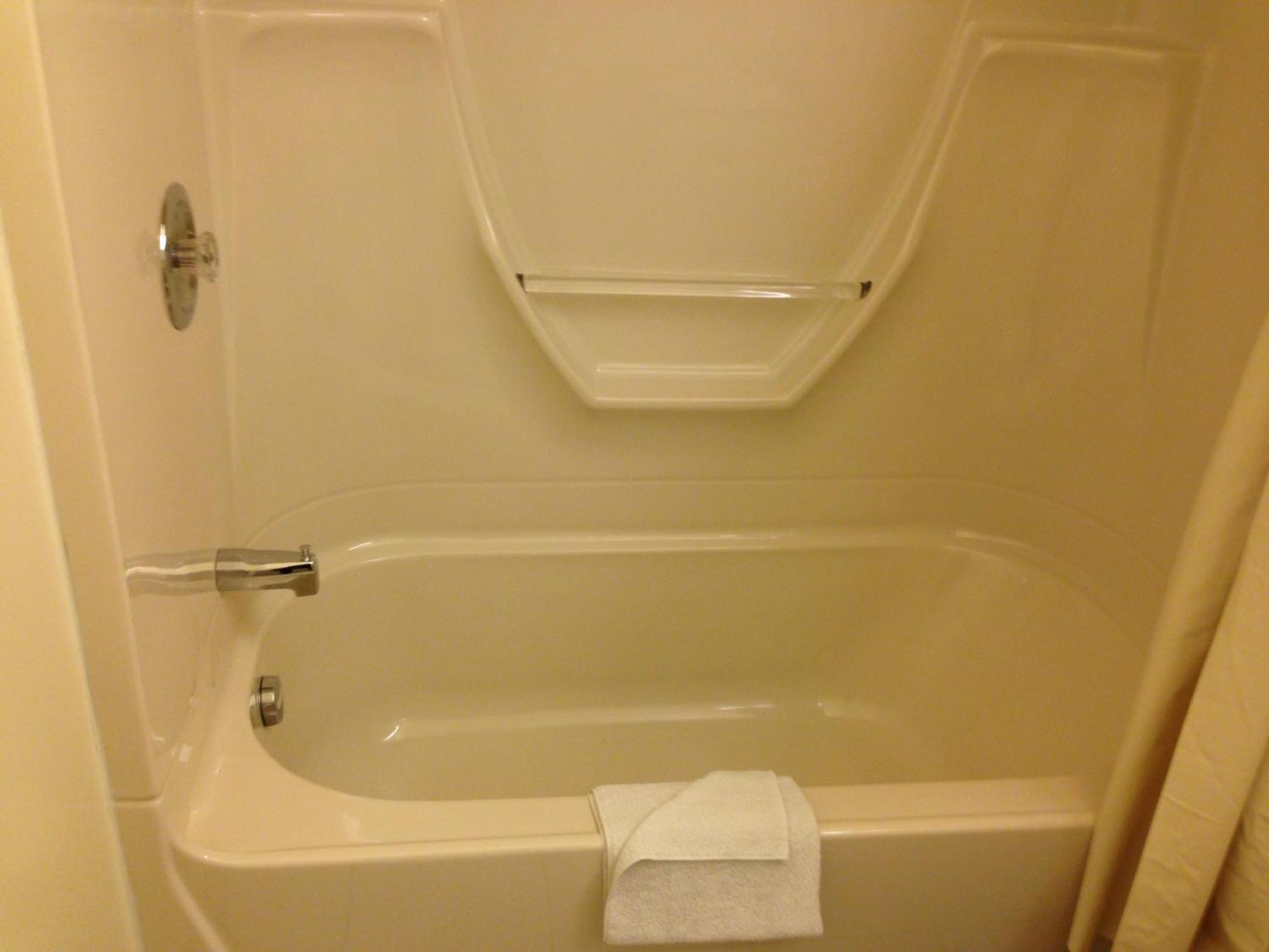 Petawawa River Inn & Suites Екстериор снимка