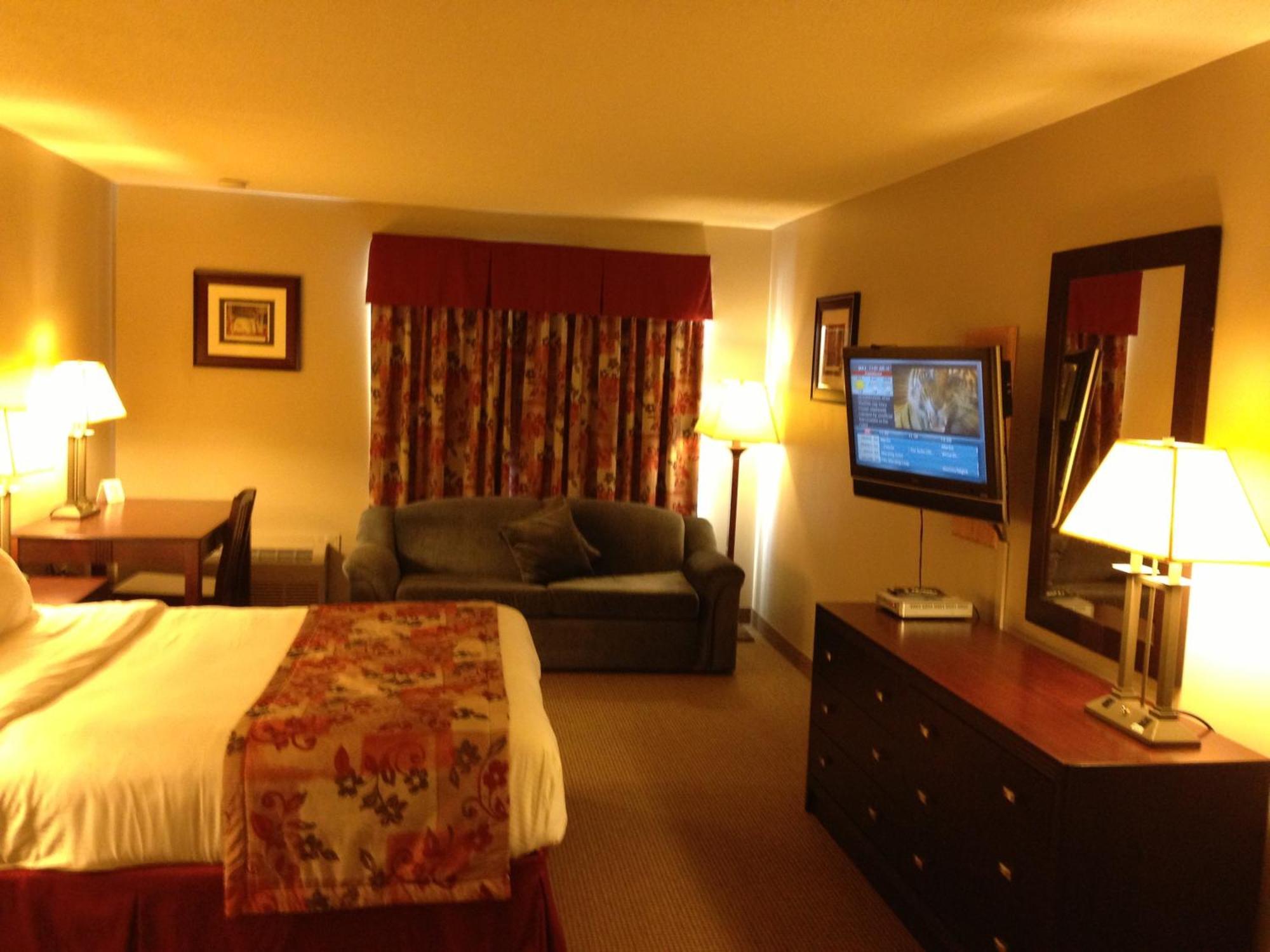 Petawawa River Inn & Suites Екстериор снимка