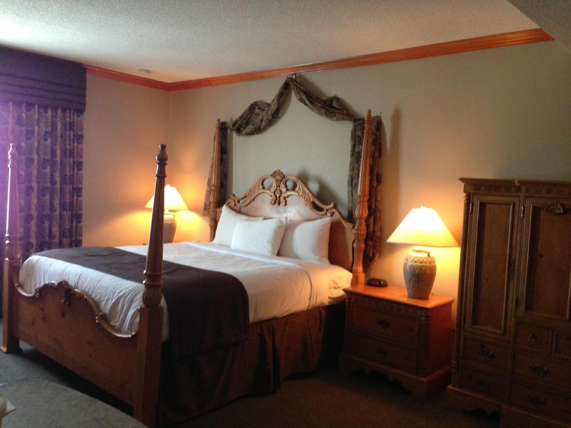 Petawawa River Inn & Suites Екстериор снимка